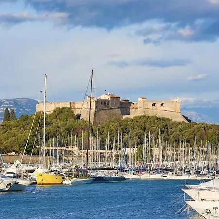 公寓 Excusif Et Exceptionnel Charmant 2 Pieces Coeur Du Vieil Antibes 100 M Du Port Et Des Plages